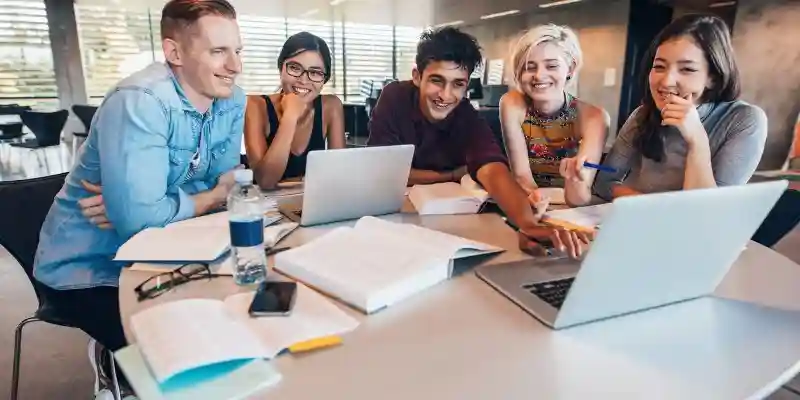 كليات المجتمع: تغيير الأفراد وتلبية الاحتياجات العالمية